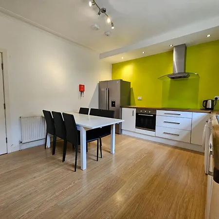 Newport Gardens * לידס