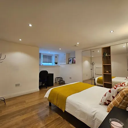 Newport Gardens Guest house *