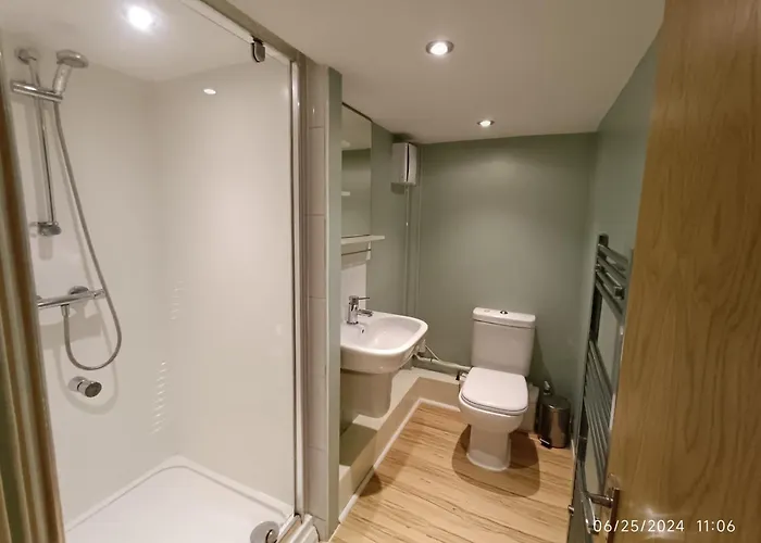 Guest house Newport Gardens