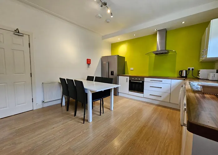 Newport Gardens * Leeds (West Yorkshire)