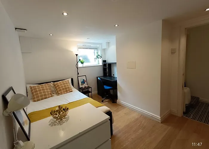 Newport Gardens * Leeds (West Yorkshire)